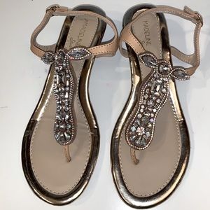 ✨sparkly sandals with a golden rim✨